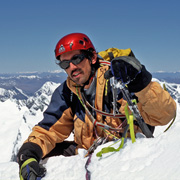 Nouvelle Zélande, Mont Aspiring 3003m, Antoine Cayrol arrivant au sommet. Photo : Francçois Bernard