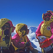 Npal - Sommet du Mont Everest 8850m, 6 octobre 1993, Eric Gramond, Franois Bernard, Antoine Cayrol. Expdition du GMHM. Photo GMHM